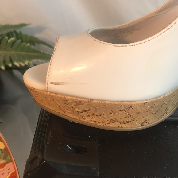 G by Guess white platform cork soles  strap shoes - Picture 3 of 8